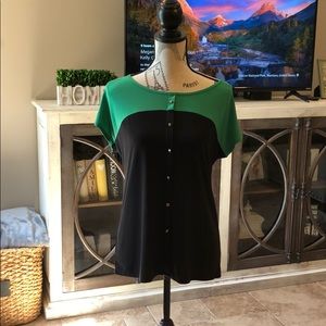 Women’s top size medium